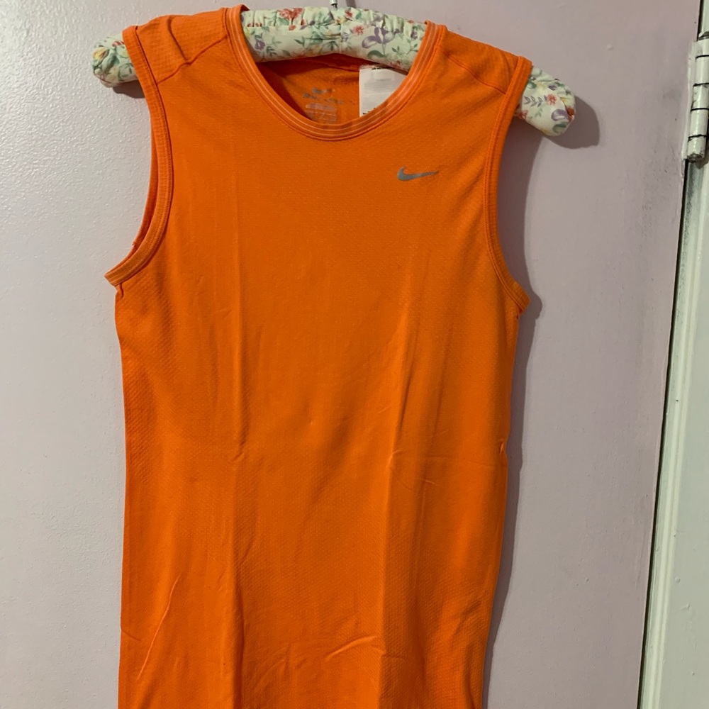 3/25$ Nike long sport top